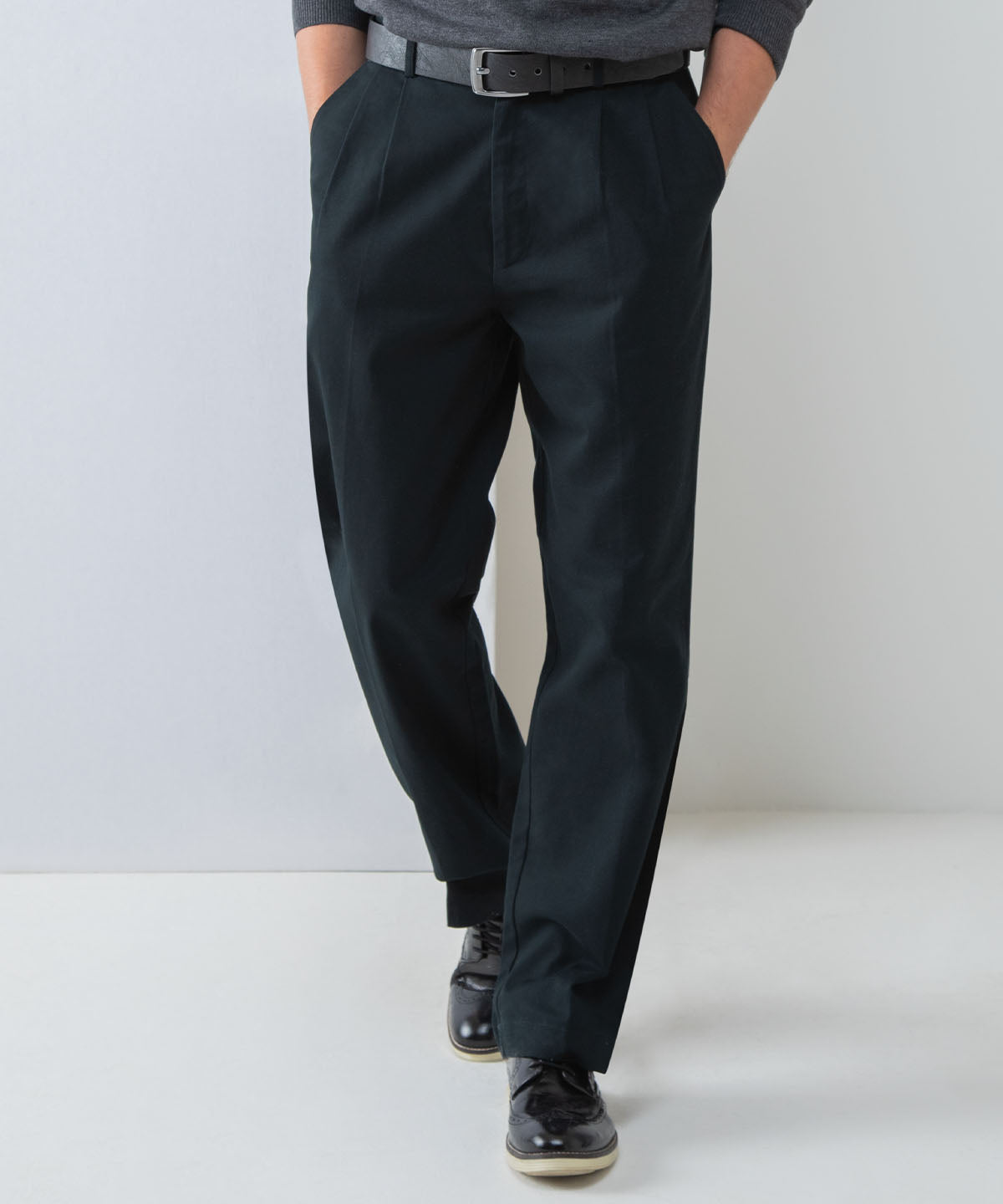 Teflon®-coated double-pleated chino trousers